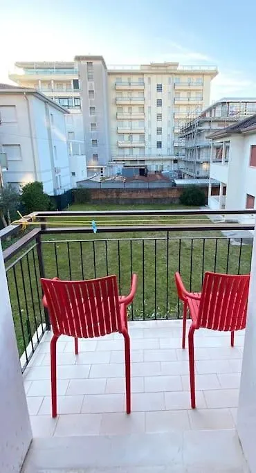 Dainese Apartments, Casa Ester Лидо-ди-Езоло 0*,